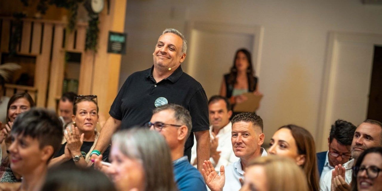Asistente sonriente en Level Uppers Valencia
